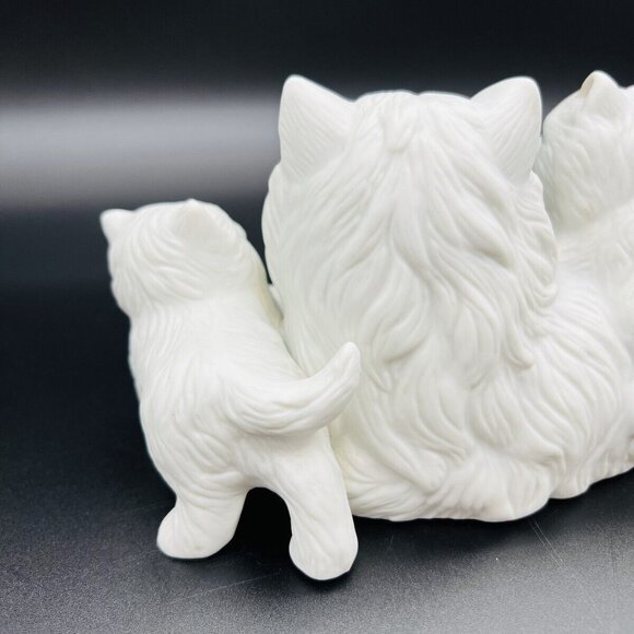 Vintage Cat Figurine Homco White Mamma and Kittens Laying Pose #1412 EUC - Picture 6 of 13